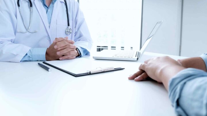 Sintomas de meningite: como identificar para buscar tratamento