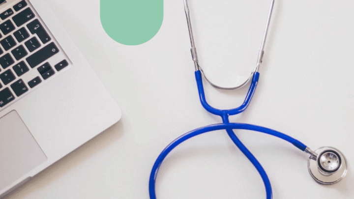 Como atua o médico geriatra online