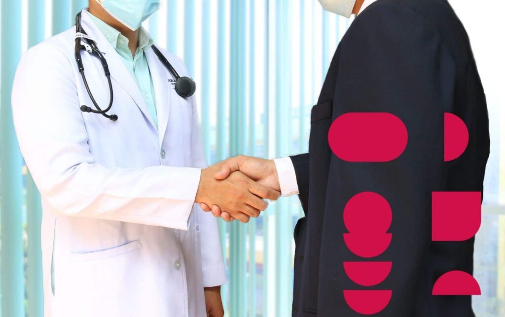 médico e paciente se cumprimentando